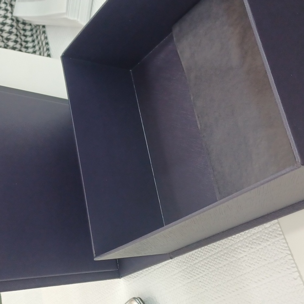 Prada Parfums Foldable Container - Picture 3 of 3